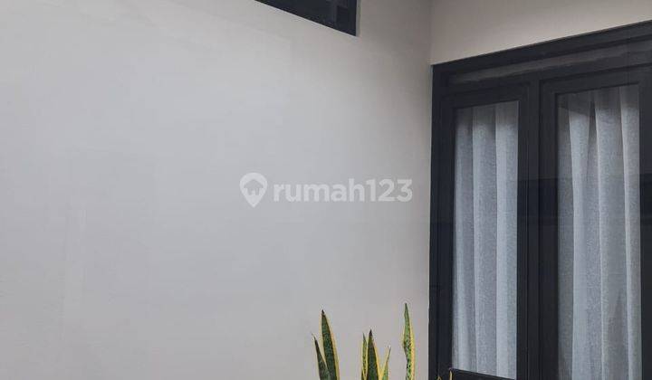 For sale rumah 2 lantai baru renov nie kuy di KBP... cuss langsung di survey aja bund... 2