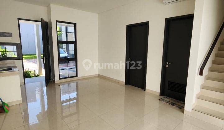 Disewakan Rumah Dengan AC Tiap Ruangan Maison De Wisteria, Metland Menteng, Cakung, 028 1
