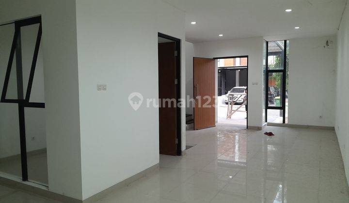 Dijual Rumah Modern Lebar 6 Kosongan Cluster Jura Metland Menteng, Cakung, Jakarta Timur, 004 1