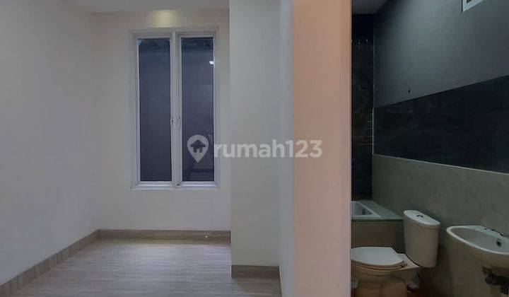 Dijual  Rumah Mewah 3 Lantai di Bintaro Jakarta Selatan 2