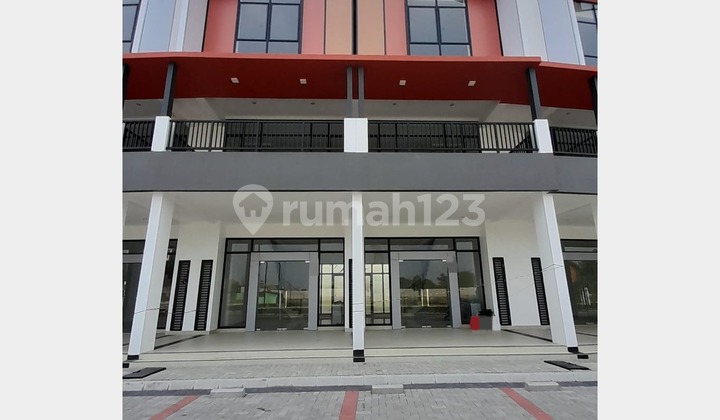 For Fast Lease: New 3.5-Story Shop House at Gading Boulevard, Summarecon Crown Gading, Bekasi 037. 1