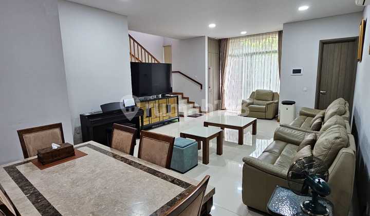 Dijual Rumah  3 lantai Cluster Caelus Greenwich