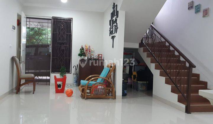 Rumah 2 Lantai Semi Furnished di Cluster Oleaster Gading Serpong 2