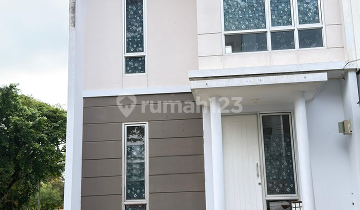 Disewakan Rumah di Sektor 7 Gading Serpong Posisi Hook, 2 Lantai