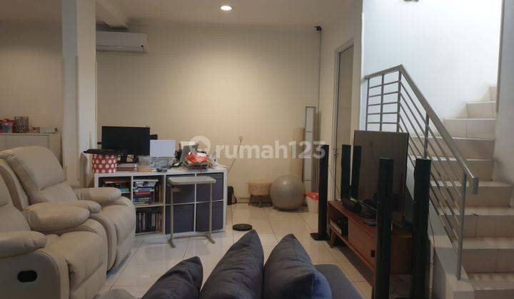 Turun Harga Rumah Sudah Renovasi Semi Furnished di The Icon Bsd 1