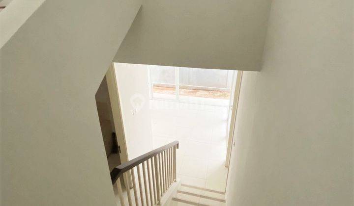 Sewa Rumah 2 Lantai Bagus Semi Furnished SHM di Discovery Eola 3