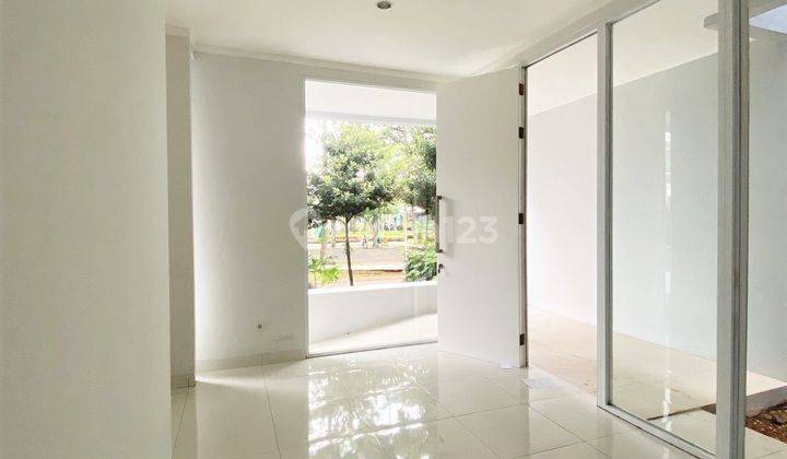 Sewa Rumah 2 Lantai Bagus Semi Furnished SHM di Discovery Eola 15