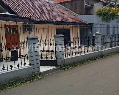 Sell Old 1-Story Wing House on Srimahi Street Near Bkr and Moh Ramdhan Streets. Sell Old 1-Story Wing House on Srimahi Street Near Bkr and Moh Ramdhan Streets.