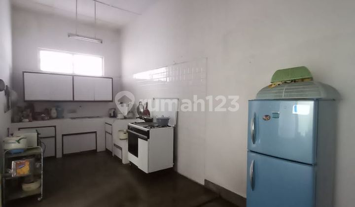 Well-maintained old house on Jalan Pajajaran. 2