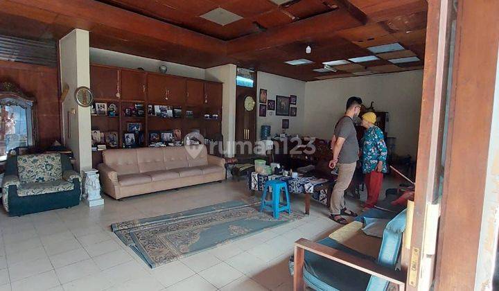 RUMAH (lama)

Jln. Sabang, cihapit Bandung
Posisi dihoek

 1