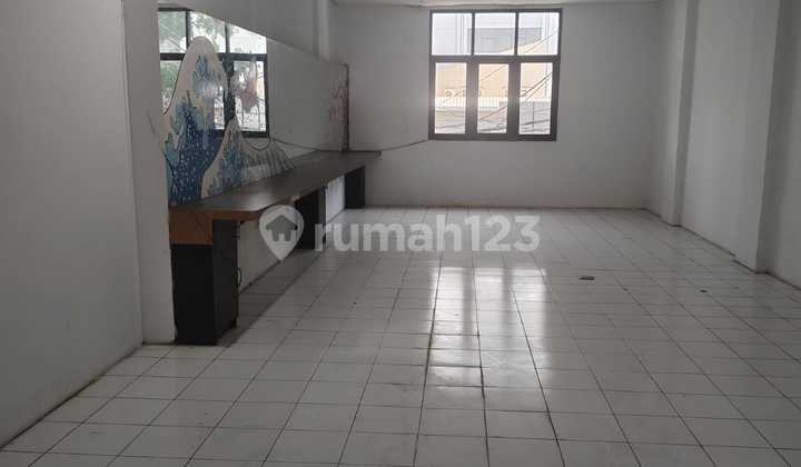 For Rent 3.5 Story Shop House On Jl.lengkong Kecil