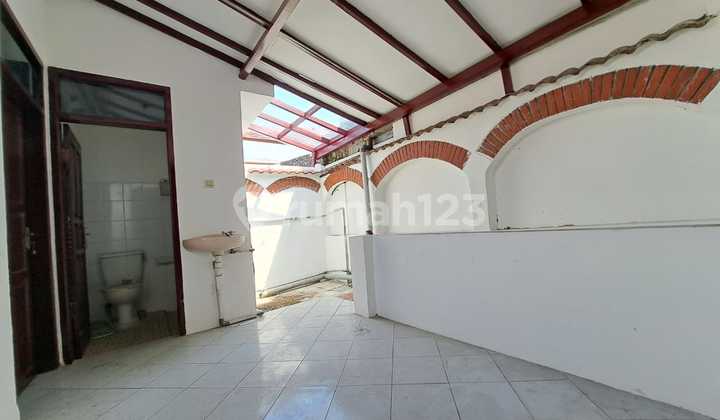 rumah 2 lantai Siap huni Hadap Timur Utara Di hook 2