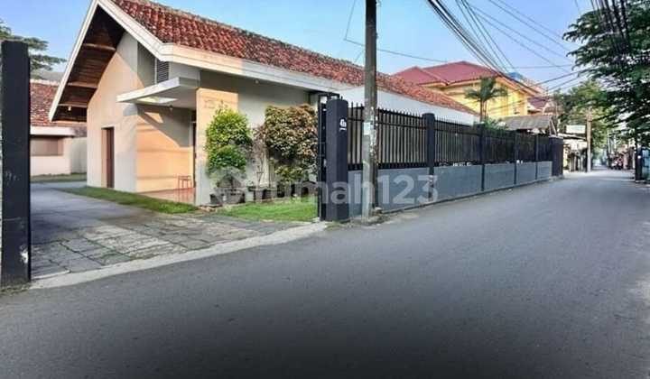 Rumah Hitung Tanah Terdiri Dari 2 Bangunan Di Slipi Jakarta Barat