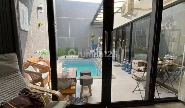 Dijual Rumah Minimalis dengan Kolam Renang di Pondok Hijau 1