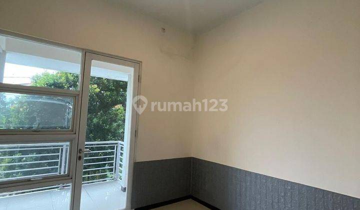 Disewakan Rumah Tki 5 Sommerville Langsung Hadap Taman 2