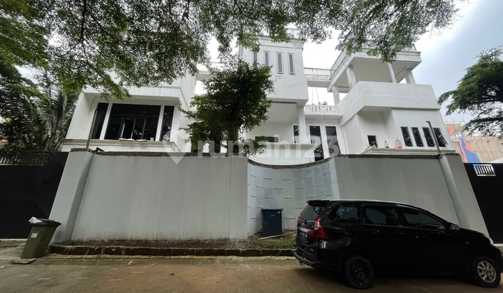Rumah Mewah Cluster Terdepan Depan Area Hijau Sentul City 2