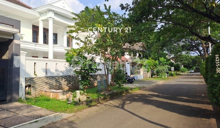 For Sale Luxury House Large Land Strategic Location in BSD
