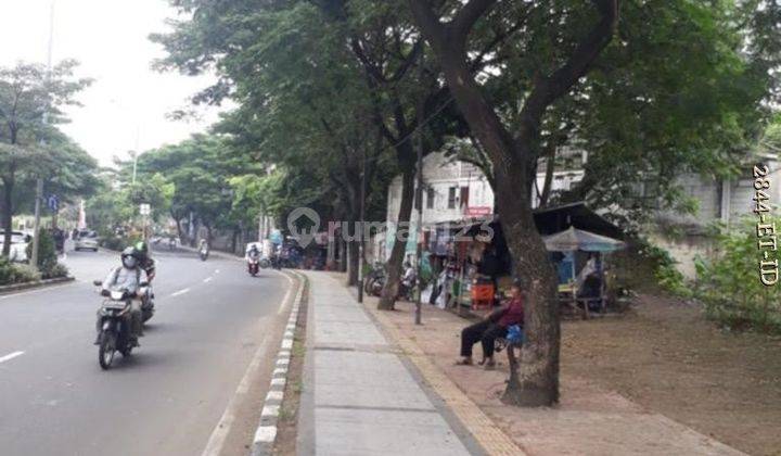 Lahan Ada Bangunan Di Pinggir Jalan Raya 2