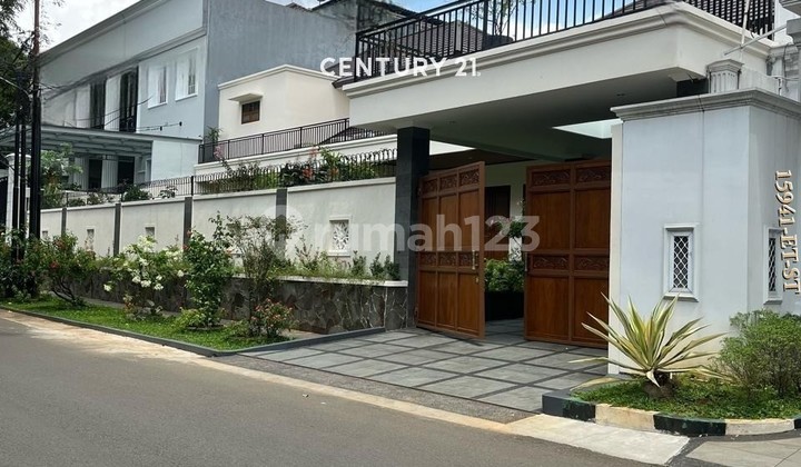 For Sale Fully Renovated House with Public Facilities in Front, Inside the Lbk Bulus Complex