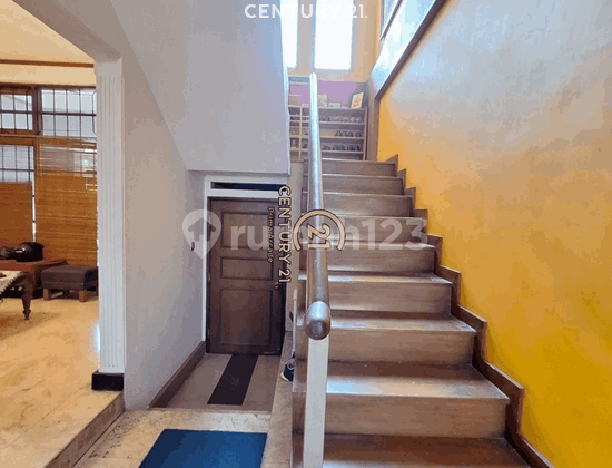 Ready-to-Live House, Safe and Comfortable, Still Has a Backyard 2