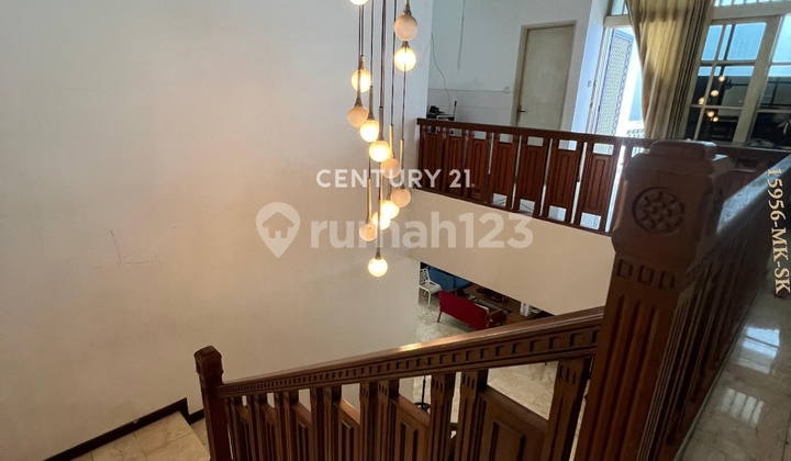 Dijual Cepat Rumah Halaman Luas 2 Lantai Strategis Pondok Indah 2