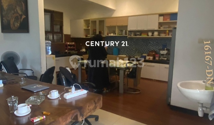 Dijual Rumah Luas N Asri dengan Halaman Sangat Luas