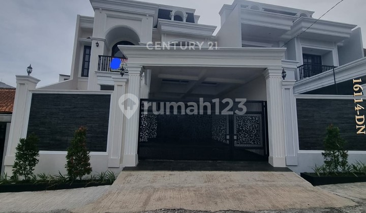 Dijual Rumah Mewah Brand New With Swimming Pool di Komp Deplu 2