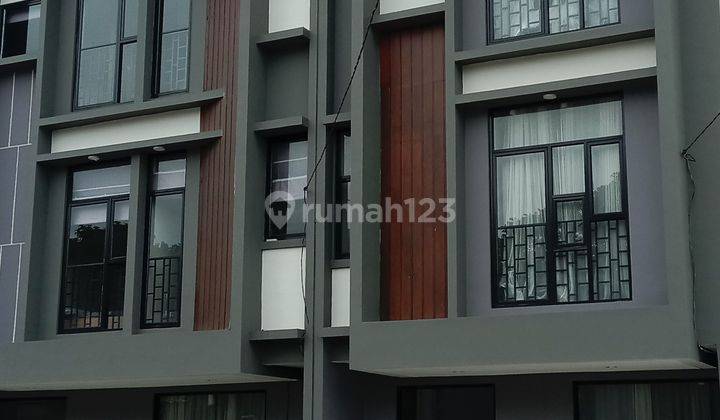 Rumah Tumbuh 3 Lantai Dekat Dengan Kantor Walikota  Tangsel 1