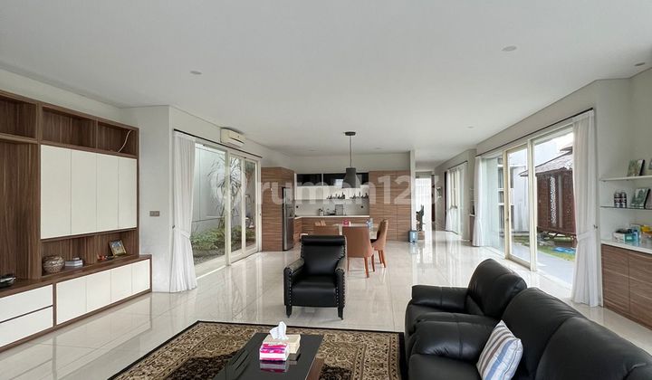 Dijual Rumah Mewah Ada Kolam Renang Full Furnished Setra Indah Bandung 2