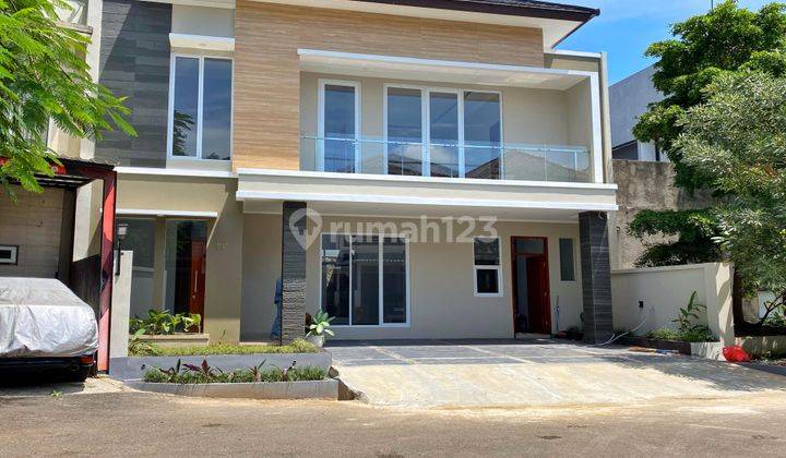 Dijual Rumah Mewah Bangunan Baru Dalam Komplek Cigadung Bandung 1