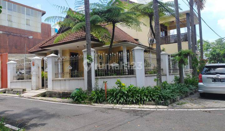 Rumah 2 lantai di Jalan Terusan Sudimoro 1