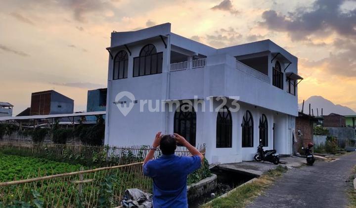 Dijual Cafe 2 Lantai Depan N K Cafe Parkiran Luas