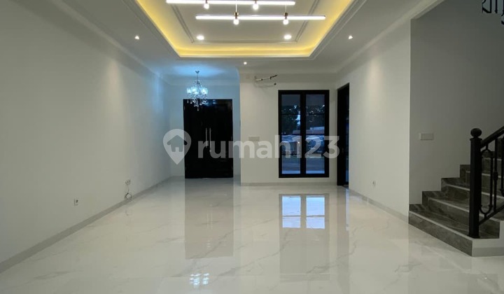 For Sale Luxury Townhouse Near Transmart Studio Mall in East Jakarta, 007 2