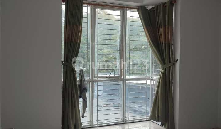 Rumah di Perumahan Green Court Boulevard Jakarta Barat 