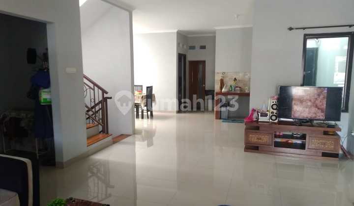 Rumah 2 Lantai di Kelapa Dua Kebon Jeruk Jakarta Barat Strategis