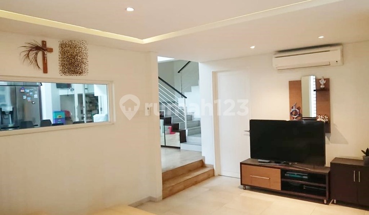 Rumah 4 Lantai Sangat Bagus di Puri Grisenda Jakarta Utara Nepis