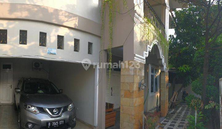 Rumah 3 Lantai di Meruya Selatan Jakarta Barat Strategis 2