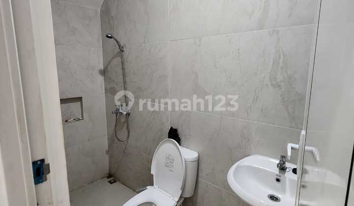 Exclusive Residence Taman Surya West Jakarta - Private Swimming Pool, Freehold Certificate 2