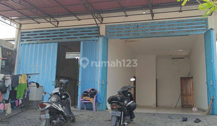 Shophouse for rent on the busy main route in the North Nangka area near Gatot Subroto Denpasar  2