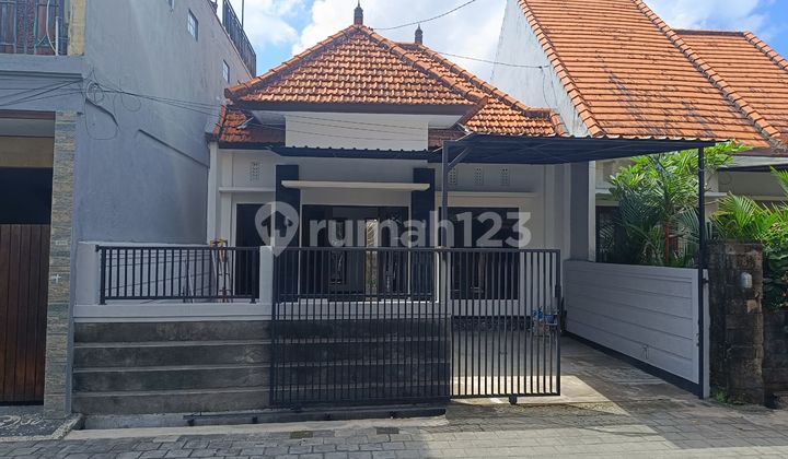Dijual Rumah Desain Modern Dengan Halaman Luas Area Gatot Subroto Barat Dekat Citraland Denpasar SHM di Jl. Karang Sari I No. 1, Padangsambian Kaja, Denpasar Barat, Kota Denpasar, Bali, Indonesia, 80117, Gatot Subroto