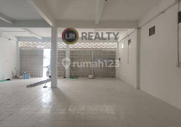 Disewakan Ruko Lantai 1 Lebar Depan & Parkir Luas Di Area Padat Dekat Kerobokan & Buluh Indah, Denpasar 2