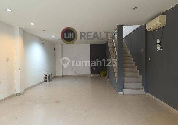 Shophouse for rent at Renon, strategic location, well maintained, only 5 minutes to Level 21 Mall Bali 2