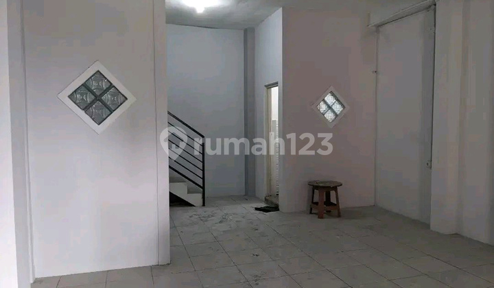2-Story Shop House in Medayu Utara Surabaya, Ready for Business Use. 1
