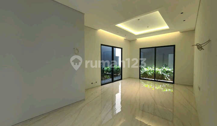 Rumah Bagus di Bukit Golf Mediterania Surabaya Nyaman Ric.a292