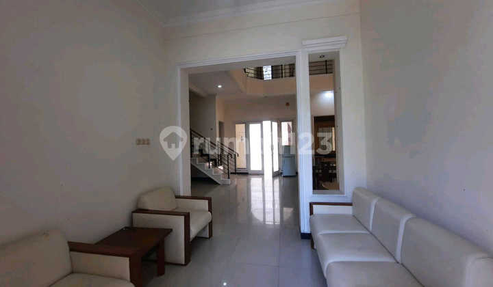 Comfortable House Near Mall in Dharmahusada Indah Timur Aud.a035
