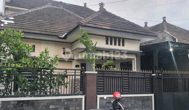 Near Main Road, Luxury House in the Center of Kediri City Aan.a006