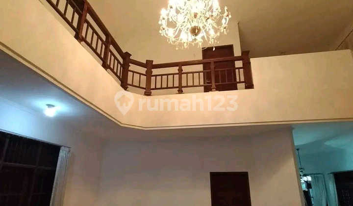 Two-Storey House in Darmo Satelit Utara, Surabaya, Comfortable Area Ron.a2918
