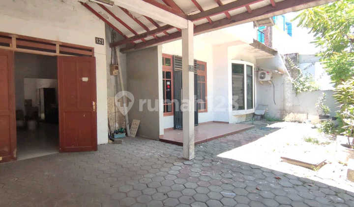 Ready to Use West Gayungsari House, Comfortable Area, Affordable Ric.a053