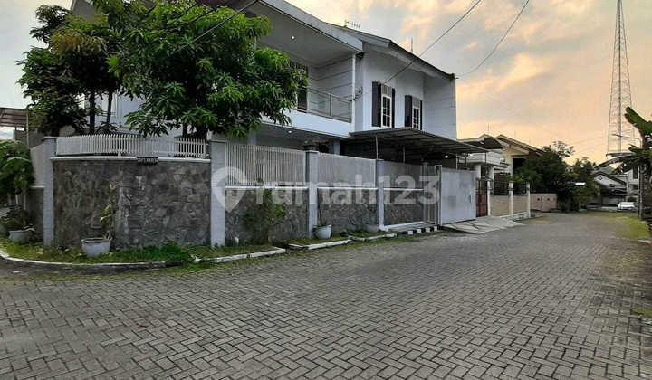 Ready-to-Occupy House at Simpang Darmo Permai Selatan, Surabaya Lie.a032