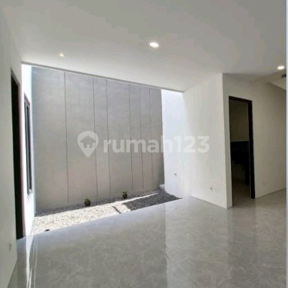 Ready-to-Occupy House in Pandugo Surabaya Suitable for the Ron Family. 2